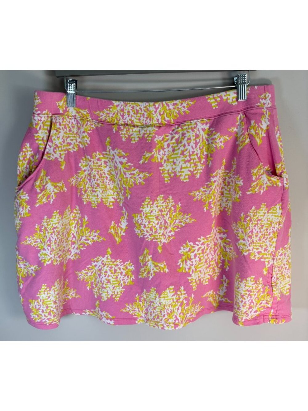 Crown & Ivy Curvy Pink Coral Print Skort – Size 2X